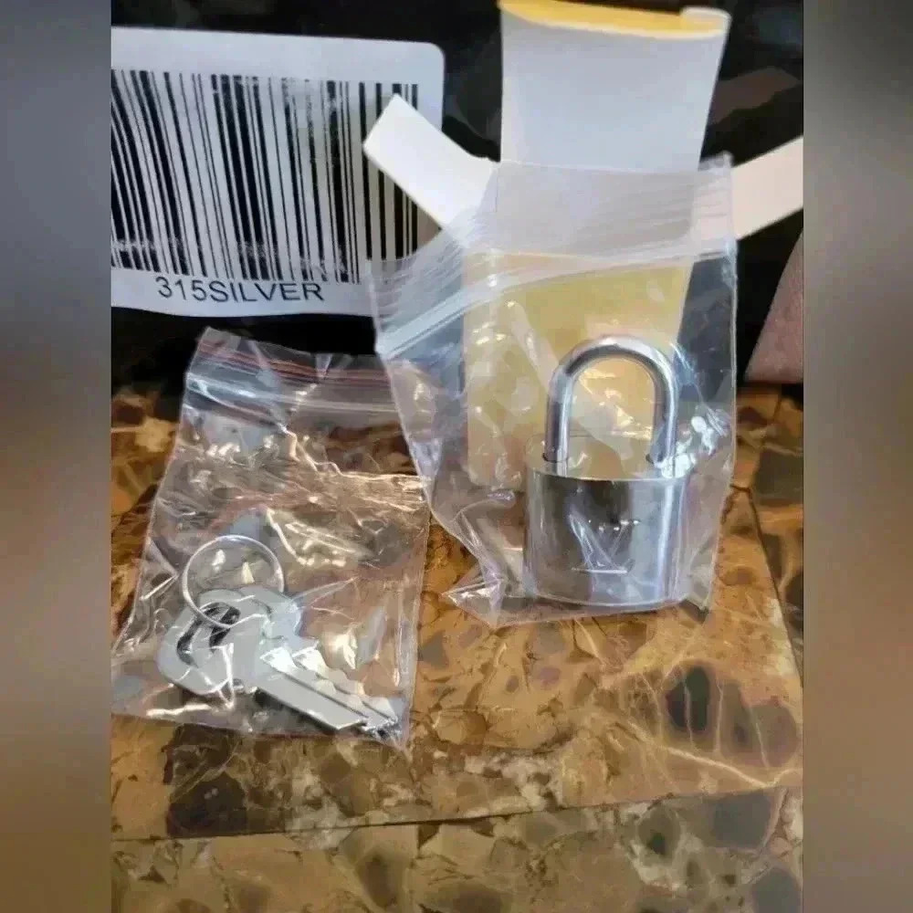 🔥🔥LOW START🔥🔥LOUIS VUITTON SILVER LOCK AND KEY - Picture 2 of 12